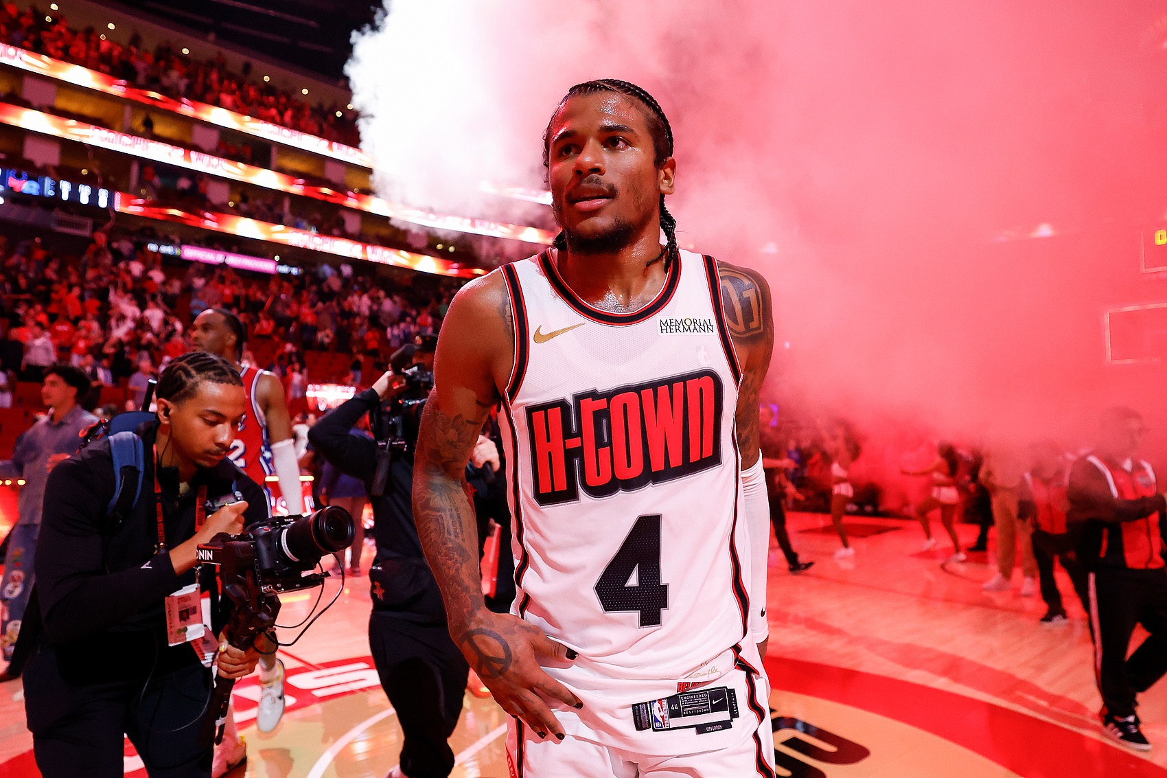 媒體人：杰倫-格林越來越適應外線核心的角色 申京處理球需更果斷