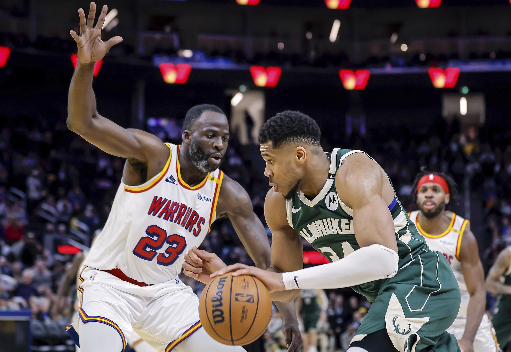 追夢:不希望隊友過度協(xié)防字母 限制住其他人我們?nèi)杂泻艽髾C會贏