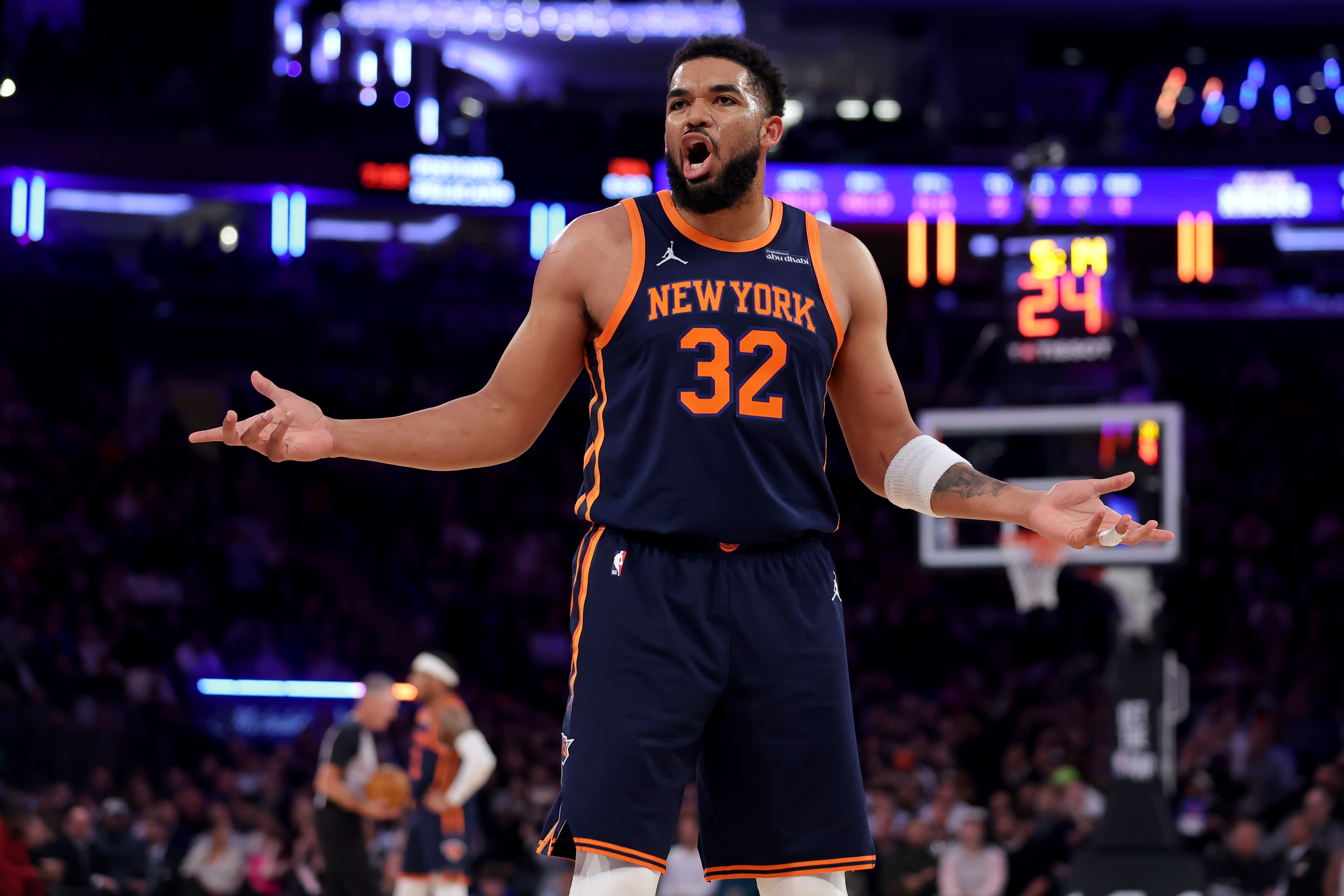 要不歇歇吧！唐斯帶傷作戰(zhàn)半場(chǎng)砍19分 但球隊(duì)已經(jīng)落后24分