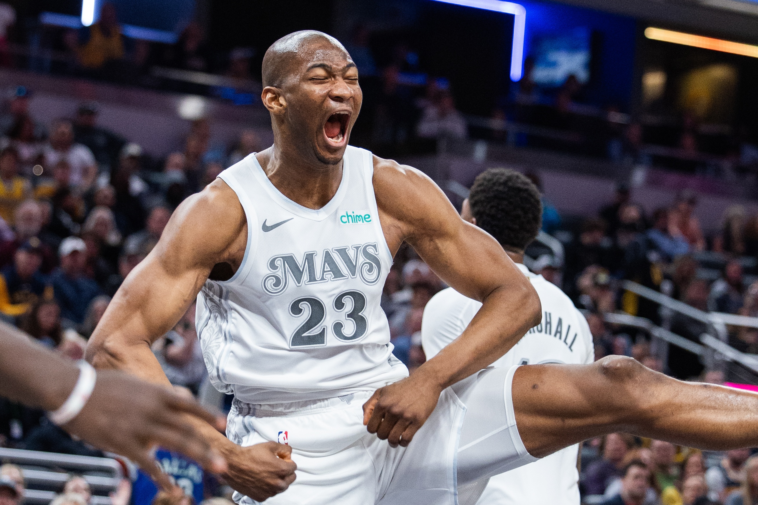 凱-瓊斯為獨(dú)行俠出戰(zhàn)兩場(chǎng)場(chǎng)均19.5分9.5板 運(yùn)動(dòng)戰(zhàn)合計(jì)19中17