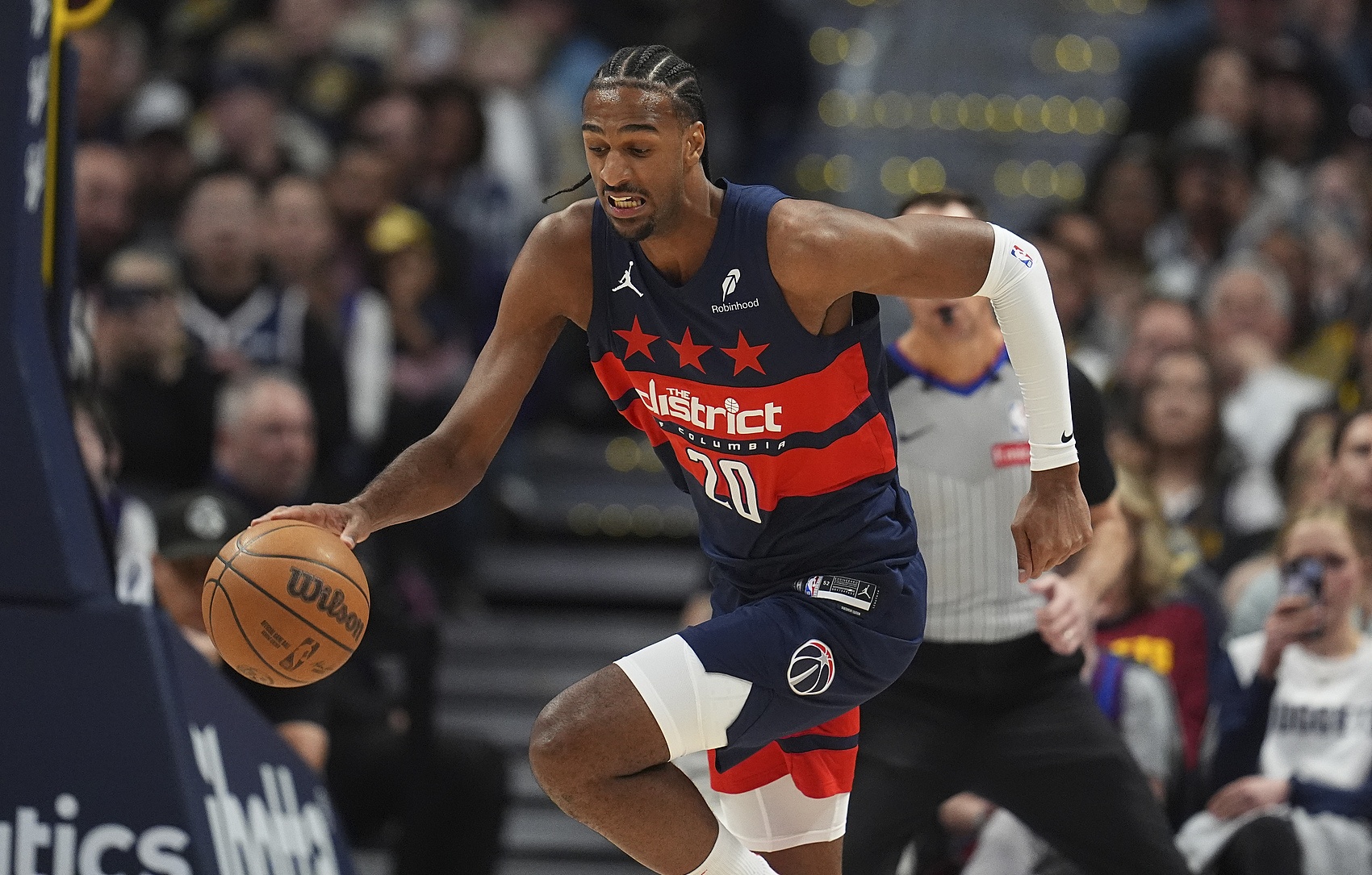 越來越穩(wěn)定！薩爾17中10&三分7中4砍下24分7板2帽 首節(jié)13分！