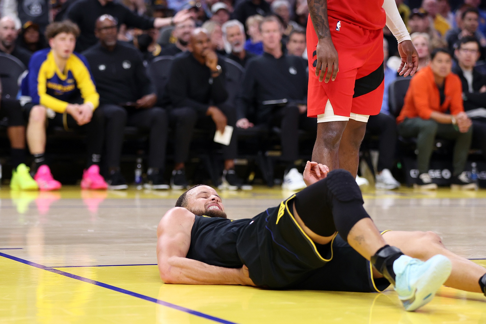 Shams：庫里將前往邁阿密與球隊會合 能否出戰(zhàn)取決挫傷治療反應