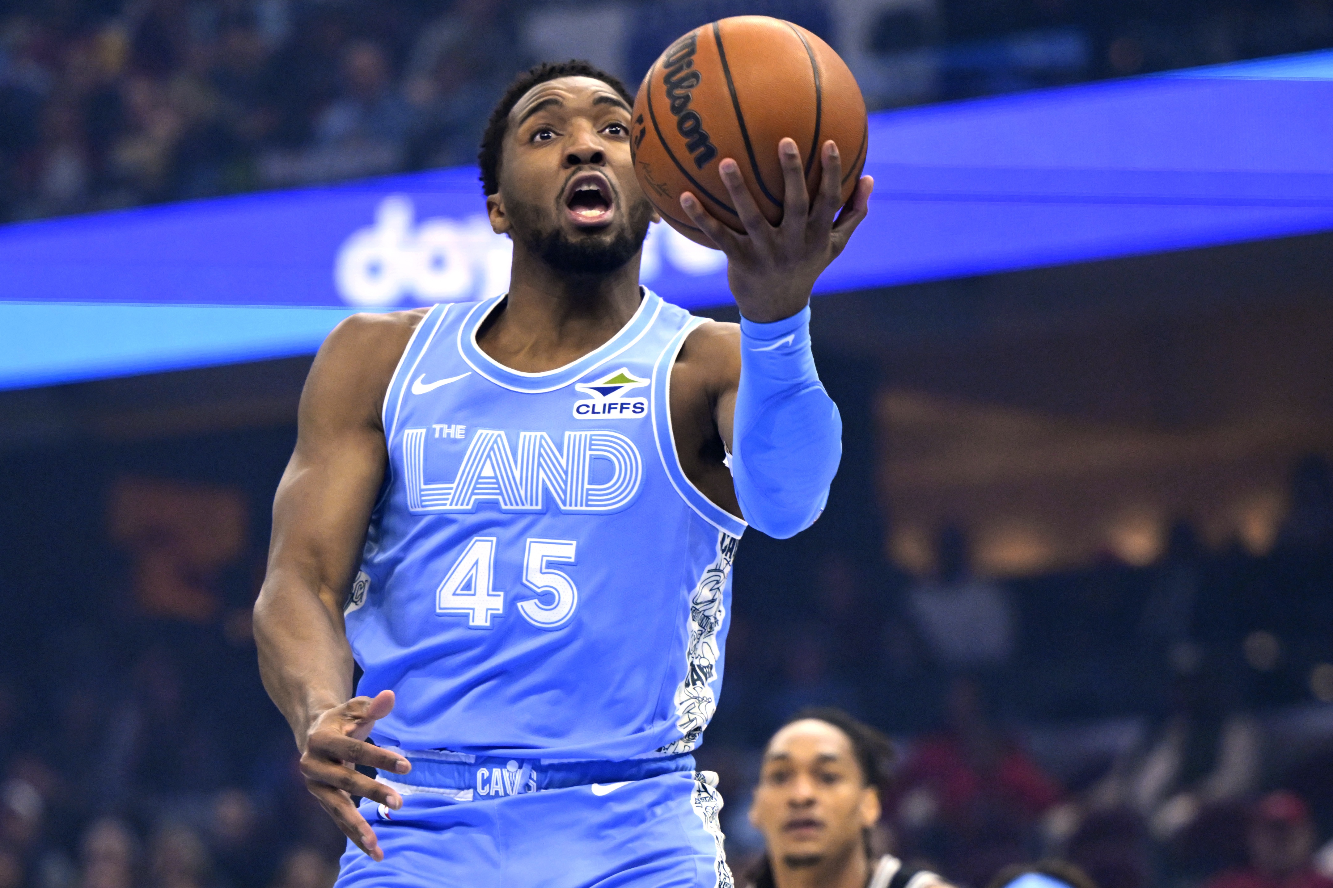 身手全面！米切爾18中8拿到25分8板14助 助攻生涯新高